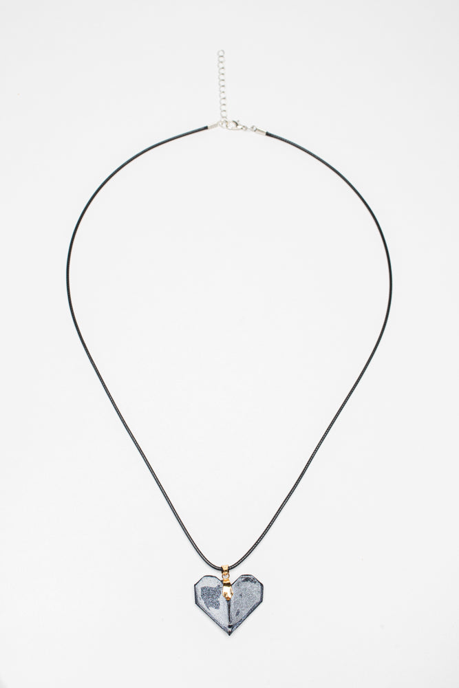 Colgante de origami en forma de corazón – Hecho a mano con resina