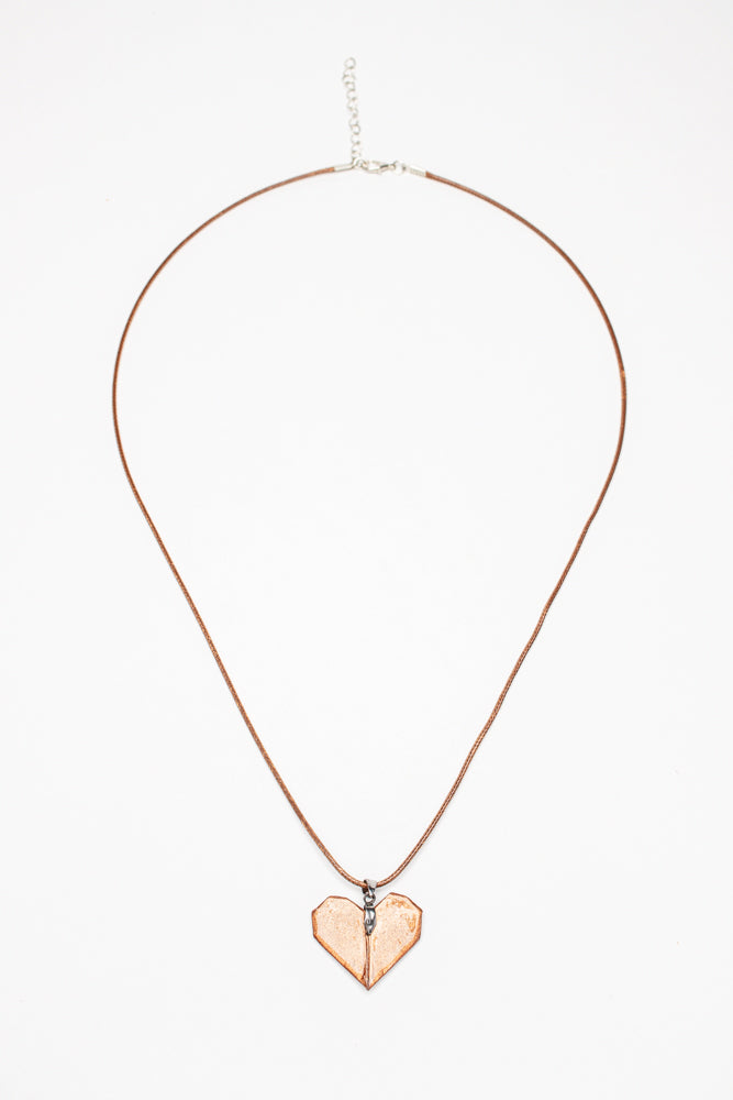 Colgante de origami en forma de corazón – Hecho a mano con resina