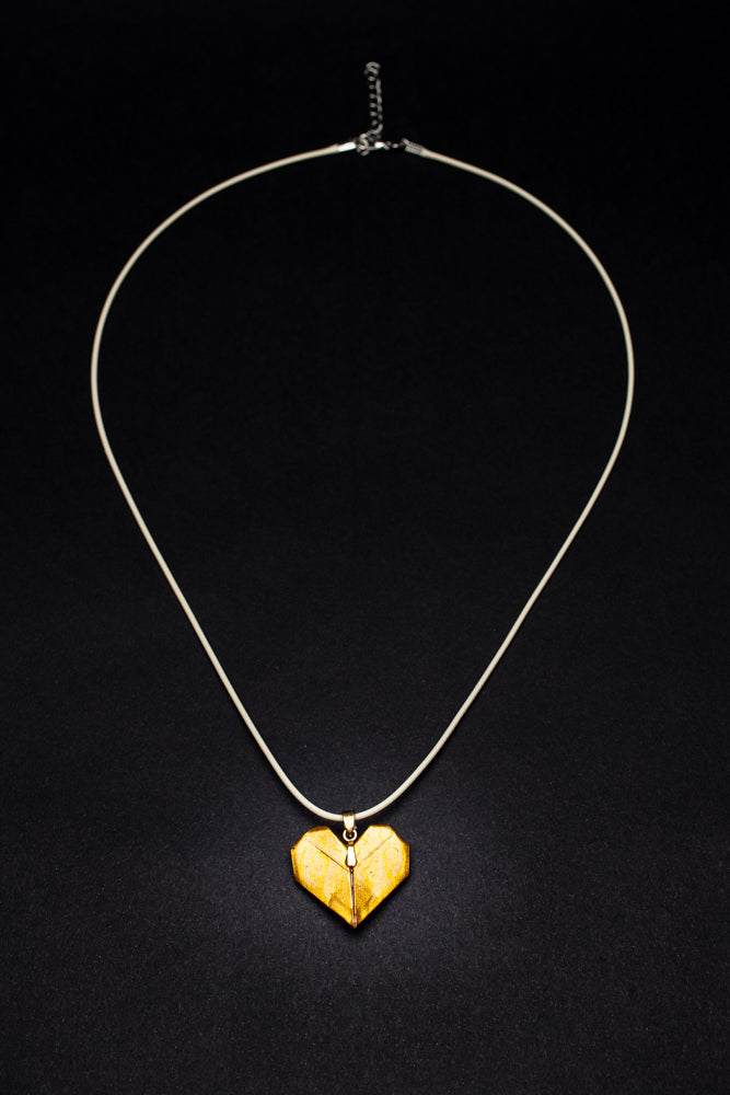 Colgante de origami en forma de corazón – Hecho a mano con resina