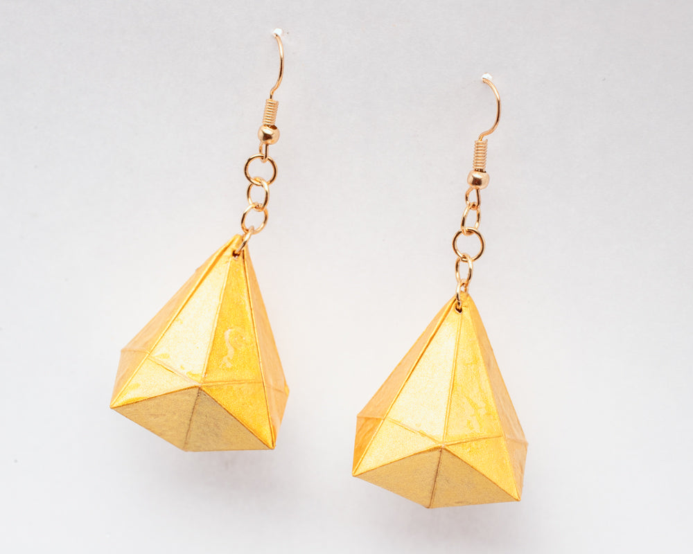 Aretes diamante origami en papel con acabado metálico