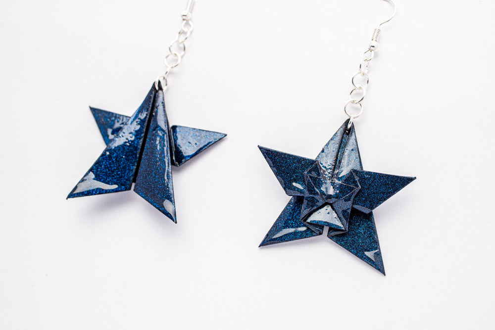 Aretes de Origami Estrella con Brillo | Joyería Artesanal con Resina