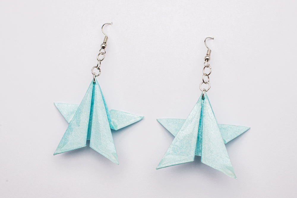 Aretes de Origami Estrella con Brillo | Joyería Artesanal con Resina