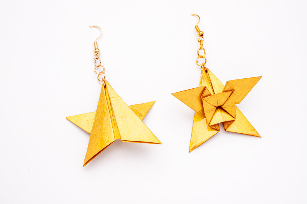 Aretes de Origami Estrella con Brillo | Joyería Artesanal con Resina