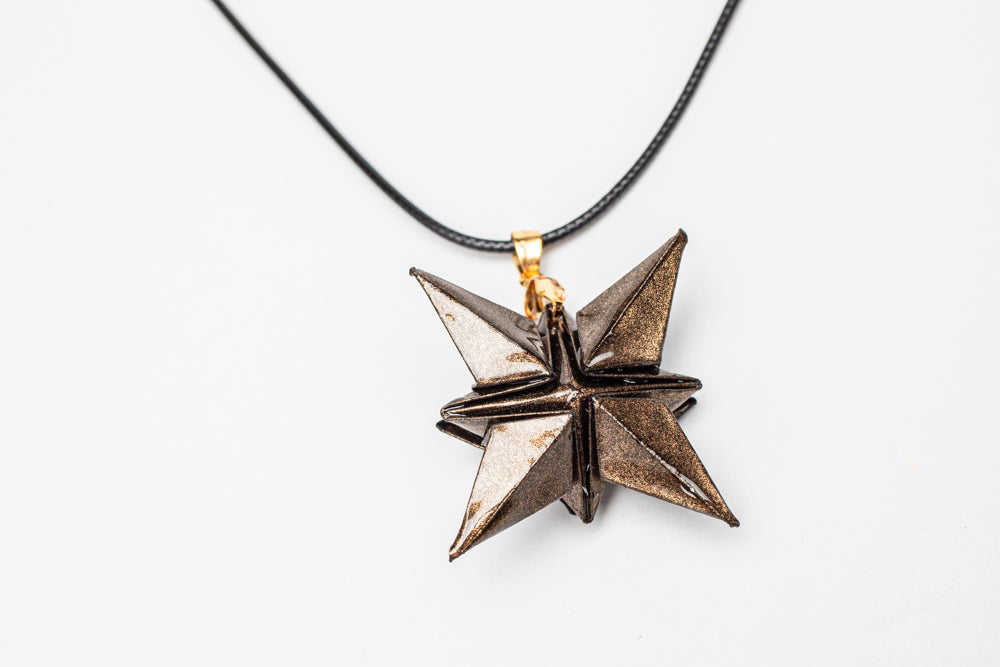 Colgante Origami Estrella de Ocho Puntas | Arte en Miniatura con Resina