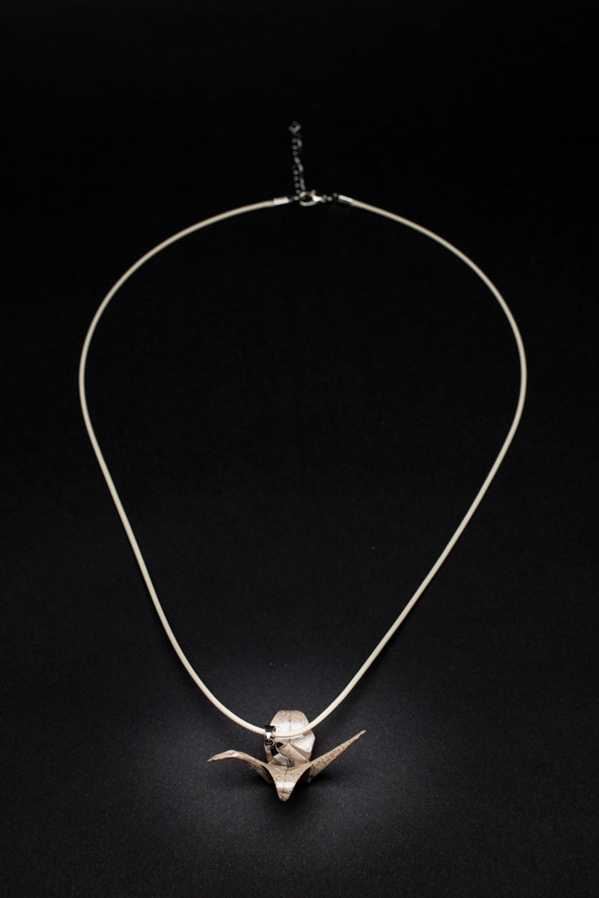 Colgante de Origami Grulla Japonesa | Hecho a Mano con Papel y Resina