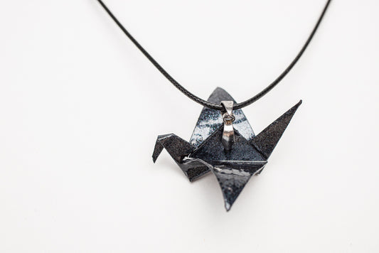 Colgante de Origami Grulla Japonesa | Hecho a Mano con Papel y Resina