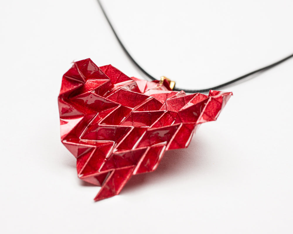 Colgante geométrico Hipérbole en origami – joya en papel y resina