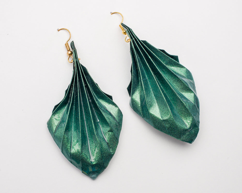 Aretes en forma de hoja de origami en color cobre | Hechos a mano por Maximiliano Herrera